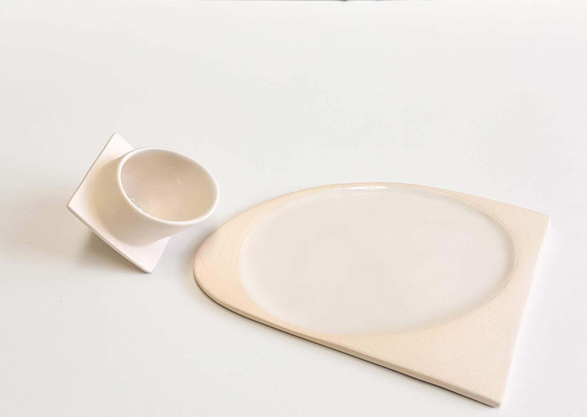 A unique gift set, a duo ceramic laying cup and a leaf shape plate for your Arabic coffee,Turkish or Japanese tea or even a dessert verrine .